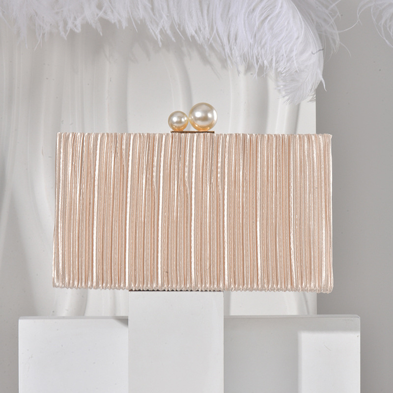 Formal Dress Female - Pochette en tissu chatoyant couleur unie